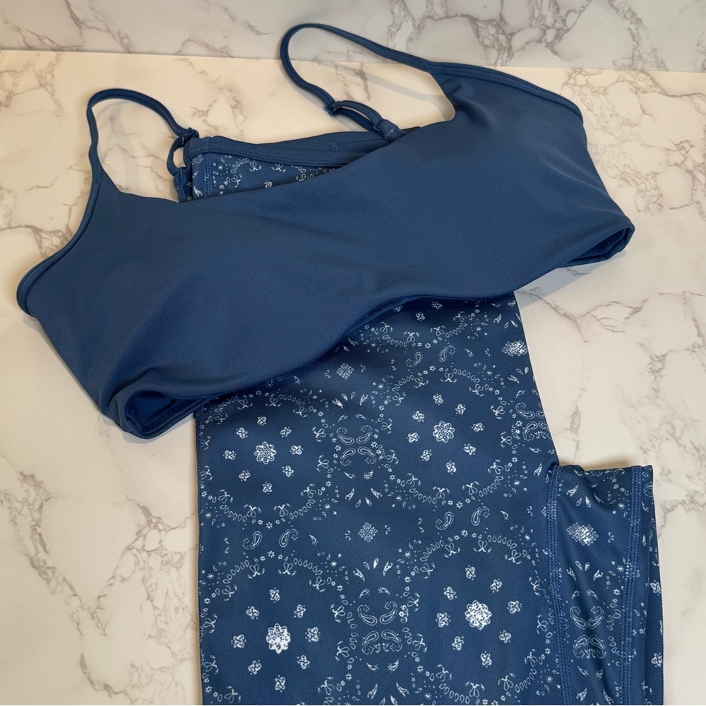 Fabletics Blue Patterned Leggings And Sports Bra … - image 5